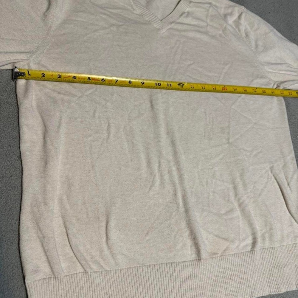 Banana Republic cream v-neck sweater | minimal - Picture 3 of 5